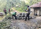 Bhabinkamtibmas-Desa-Golowoi-Laksanakan-Gotong-Royong-Pembangunan-Rumah-Bantuan-Kapolda-NTT