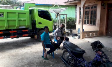 Sosialisasi-Adaptasi-Kebiasaan-Baru,-Bhabinkamtibmas-Desa-Lao-Sambang-Ke-Rumah-Warga.