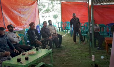 Laksanakan-Acara-Di-Era-Adaptasi-Kebiasaan-Baru,-Bhabinkamtibmas-Himbau-Warga-Pakai-Masker.