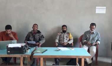 Himbau-Warganya-Gunakan-Masker,-Bhabinkamtibmas-Polsek-Satarmese-Sambang-Kerumah-Warganya-.