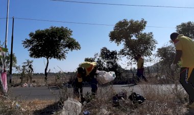 Terhindar-Dari-Penyebaran-Penularan-Covid---19,-Polsek-Reo-Lakukan-Kerja-Bakti.