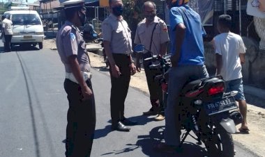 Lakukan-Giat-Operasi-Gabungan,-Polsek-Reo-Imbau-Pengendara-Patuhi-Protokol-Kesehatan.