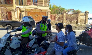 Lakukan-Patroli-Seputaran-Kota-Ruteng,-Sat-Lantas-Polres-Manggarai-Razia-Masker.