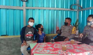 Sambang-Kerumah-Warga,-Bhabinkamtibmas-Sosialisasi-Tentang-Protokol-Kesehatan-di-Ruang-Publik.