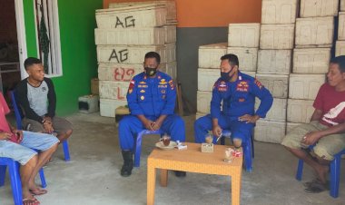 Kasat-Pol-Air-Imbau-Nelayan-Pakai-Masker-.