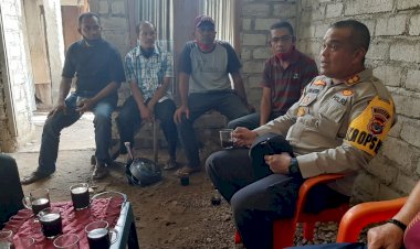 Kapolres-Manggarai-Beri-Bantuan-Kepada-Bapak-Theofilus.