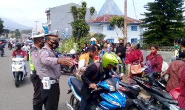 Sat.-Lantas-Polres-Manggarai-Lakukan-Himbauan-Kepada-Masyarakat