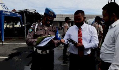 Pemeriksaan-Kelengkapan-Diri-Personel-Polres-Manggarai