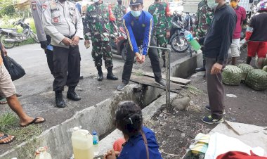 Anggota-Polsek-Satarmese-Himbau-Masyarakat