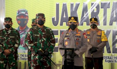 Pantau-Prokes,-Panglima-TNI-dan-Kapolri-Bagikan-Masker-di-Pasar-Tanah-Abang