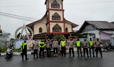 Pengamanan-Misa-Jumat-Agung-Oleh-Personel-Polres-Manggarai