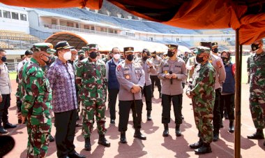 Tinjau-Vaksinasi-di-Bandung,-Panglima-dan-Kapolri-Berharap-Program-Vaksinasi-Presiden-1-Juta-1-Hari-Tercapai