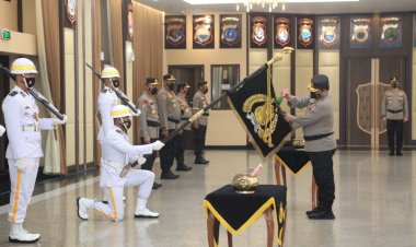 Jelang-HUT-Bhayangkara-1-Juli,-Polri-Gelar-Upacara-Pencucian-Pataka