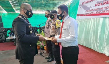 Beberapa-Personel-Polres-Manggarai-Mendapat-Penghargaan-Di-Hari-Ulang-Tahun-Polri-Ke-75