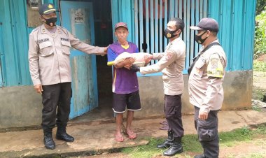 Bakti-Sosial-penyaluran-beras-bantuan-bagi-masyarakat-tersampak-Covid-19.