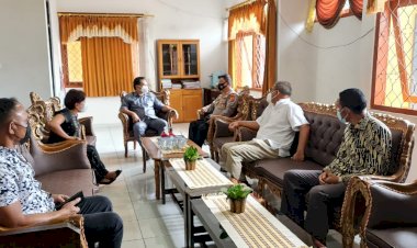 Silaturahmi,-Kapolres-Manggarai-Kunjungi-Kantor-DPRD-Kab.-Manggarai-Dan-GMIT-Immanuel-Ruteng