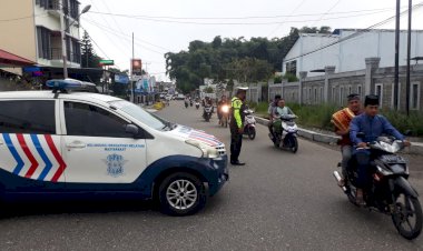 Pengamanan-Sholat-Jumat-Oleh-Sat.-Lantas--Polres-Manggarai