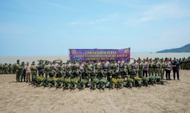 Dikukuhkan-Warga-Kehormatan-Kostrad,-Kapolri:-TNI-Polri-Terus-Bersinergi-Jaga-Wibawa-Negara-dan-Rakyat-Indonesia
