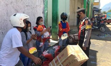 Meski-Hari-Minggu-Sat.-Samapta-Polres-Manggarai-Tetap-Melaksanakan-Patroli-Dialogis