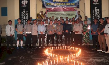 Kapolres-Manggarai-Pimpin-Doa-Bersama-Dan-Bakar-Lilin-Mengenang--Tragedi-di-Stadion-Kanjuruhan-Malang