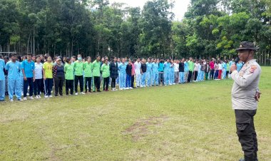 Sat.-Binmas-Berikan-Pelatihan-PBB-Bagi-Mahasiswa-Unika-St.-Paulus-Ruteng