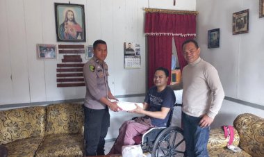 Peringati-Hari-Orang-Sakit,-Bid.Dokkes-Polres-Manggarai-Sambangi-Korban-Peluru-Nyasar