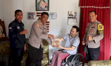 Lagi,-Perwakilan-Polres-Manggarai-Sambangi-Korban-Peluru-Nyasar