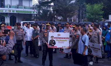 Ribuan-Paket-Sembako-dari-Kapolri-Disebar-ke-Masyarakat-di-Slum-Area-Jaksel
