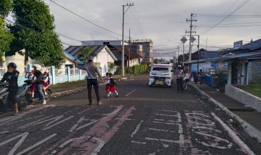 Pengaturan-Lalu-Lintas-Personil-Lalu-Lintas-Polres-Manggarai-Guna-Menjaga-Kamseltibcarlantas