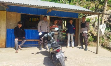 Anggota-Piket-SPKT-II-Polsek-Cibal-Polres-Manggarai-Melakukan-Patroli-dan-Penggalangan