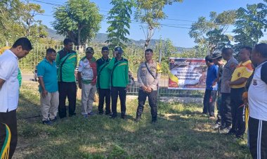 Polsek-Reo-Gelar-Jumat-Curhat-di-halaman-Wisma-St.-Yosef-Kevikepan-Reo