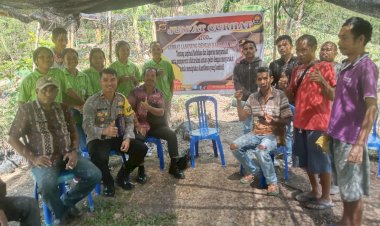Kapolsek-Reo,-Polres-Manggarai-Laksanakan-Jumat-Curhat-di-Lokasi-Kelompok-Tani-Kompas,-Reo