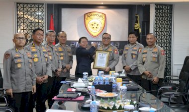 As-SDM-Irjen-Dedi-Prasetyo-Terima-Presisi-Award-Berkat-Keterbukaan-Rekrutmen-Polri