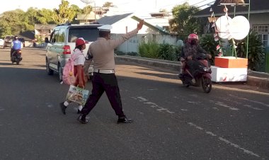 Kasat-Lantas-Pimpin-Apel-dan-Gatur-Pagi-Satuan-Lalu-Lintas-Polres-Manggarai-untuk-Tingkatkan-Pelayanan-dan-Keselamatan-Lalu-Lintas