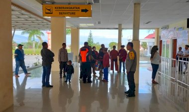 Pospol-KP3-Udara-Amankan-Kegiatan-Penerbangan-di-Bandara-Frans-Sales-Lega-Ruteng
