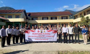 Polwan-Goes-to-School,--Polres-Manggarai-Rayakan-Hari-Jadi-Polwan-Ke-75-Tahun-2023-dengan-Sosialisasi-dan-Interaksi-di-SMA-Widya-Bakti-Ruteng