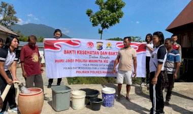 Polwan-Polres-Manggarai-Rayakan-HUT-ke-75-dengan-Kegiatan-Bhakti-Kesehatan-dan-Bhakti-Sosial-di-Kampung-Tenda