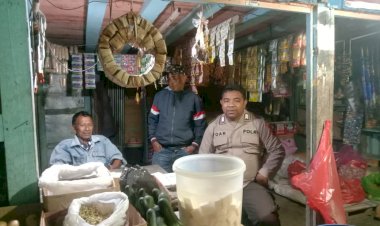 Pelaksanaan-Patroli-dan-Penggalangan-Oleh-Anggota-Piket-Polsek-Cibal-untuk-Meningkatkan-Kamtibmas-di-Cibal