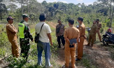 Bhabinkamtibmas-dan-Babinsa-Bersama-Pemerintah-Desa-Menangani-Perselisihan-Pengerjaan-Jalan-Desa-di-Kecamatan-Wae-Ri'i
