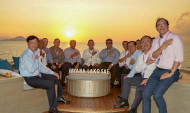 Kapolri-Jamu-Delegasi-AMMTC-Nikmati-Sunset-di-Labuan-Bajo-,-