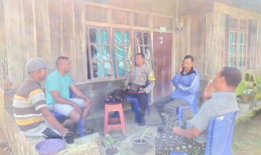 Laksanakan-Sambang-dan-Patroli-Dialogis,-Bhabinkamtibmas-Himbau-Cegah-TPPO-di-Kelurahan-Compang-Tuke