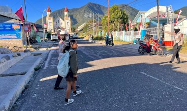 Polwan-Polres-Manggarai-Menyelenggarakan-Pengaturan-Lalu-Lintas-Menyambut-Hari-Jadi-Polwan-Ke-75-Tahun-2023-di-Kota-Ruteng