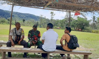 Bhabinkamtibmas-dan-Babinsa-bersama-sama-Himbau-warga-Cegah-TPPO-di-Kecamatan-Reok-Barat