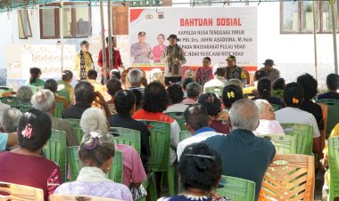 Kapolda-dan-Ketua-Bhayangkari-Daerah-NTT-Beri-Sumbangan-100-Paket-Bansos-dan-2-Sumur-Bor-di-Pulau-Ndao.-