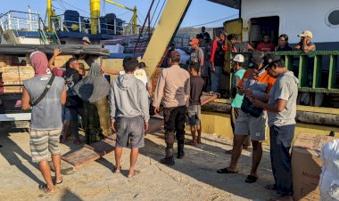 KP3-Laut-Pelabuhan-Reo,-amankan-Kedatangan-dan-Keberangkatan-KM.SABUK-NUSANTARA-55-di-Pelabuhan-Reo