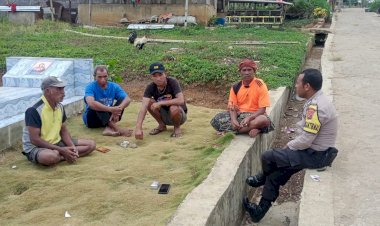 Bripka-Fransiskus-X.-N.-Janggur,-Bhabinkamtibmas-Kecamatan-Ruteng,-Sosialisasikan-Bahaya-TPPO