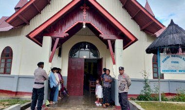 Polsek-Cibal-Laksanakan-Pengamanan-Perayaan-Misa-di-Gereja-Paroki-Kristus-Raja-Pagal