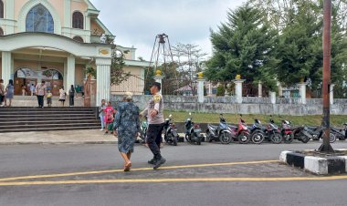 Polres-Manggarai-Terjunkan-Personil-Pengamanan-Pelaksanaan-Misa-Minggu-di-Gereja-Gereja