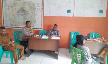 Bhabinkamtibmas-Kornelius-Jemarus-Koordinasi-dan-Sosialisasi-Pencegahan-Tindak-Pidana-Perdagangan-Orang-di-Desa-Buar