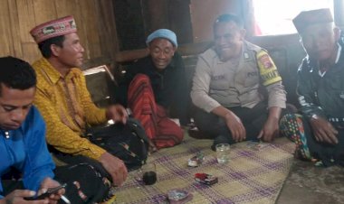 Bhabinkamtibmas-Kecamatan-Ruteng,-Bripka-Fransiskus-X.-N.-Janggur,-Sosialisasikan-TPPO,-Antisipasi-Penyebaran-Rabies-terhadap-HPR,-dan-Pencegahan-Kebakaran-Hutan-dan-Lahan